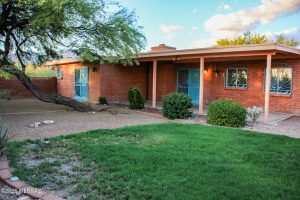 3841 N four winds Rear 